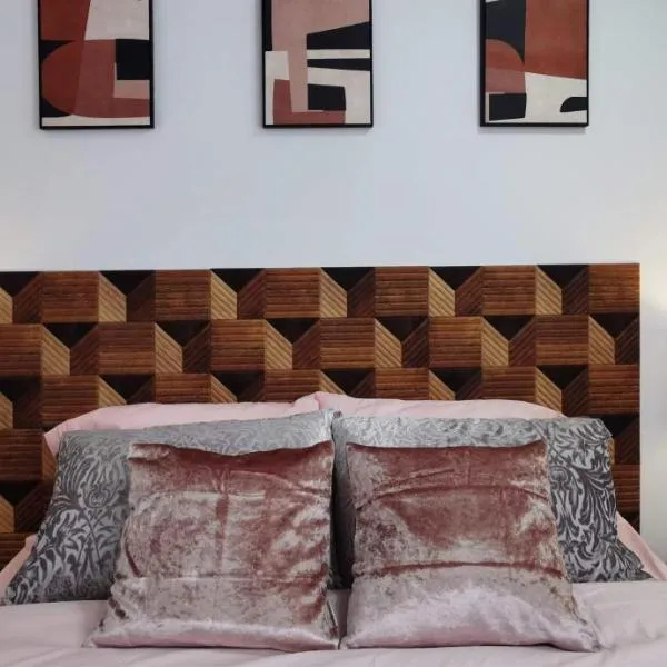 Seigneurie de Valdombre, hotel sa Lévis