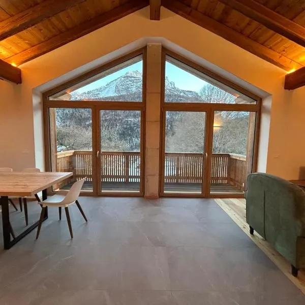 Al Pomer Dolomites Lodges Val di Zoldo，福爾諾迪佐爾多的飯店