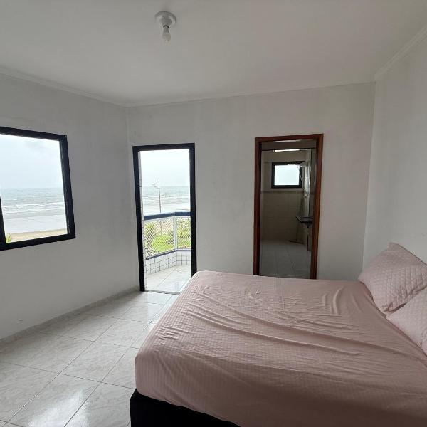 Apartamento com piscina beira mar, Praia Grande - Foto 2