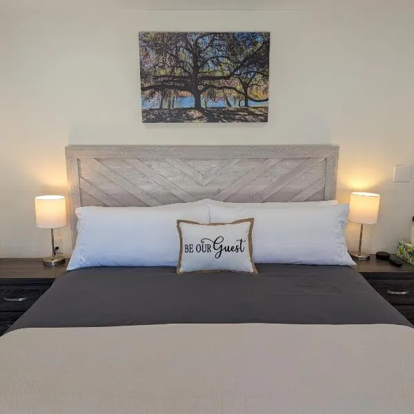 39 Wishes on the Guadalupe River，Ingram的飯店