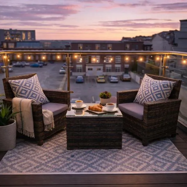 Viesnīca The Penthouse Margate, Balconies, Sea View, Gated Parking, Air Con! Mārgeitā