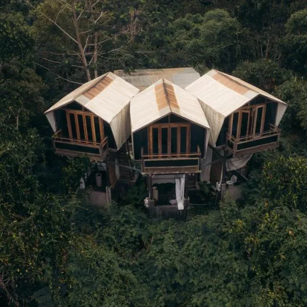 Nirata Treehouse – hotel w mieście Kintamani