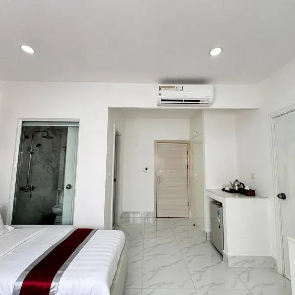 Center Point Resident — None, Phnom Penh