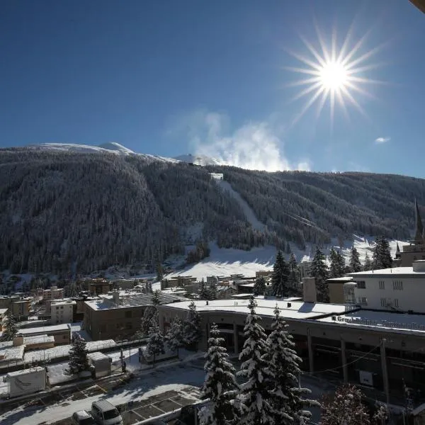New renovated apartment in center of Davos, hotel v destinaci Davos
