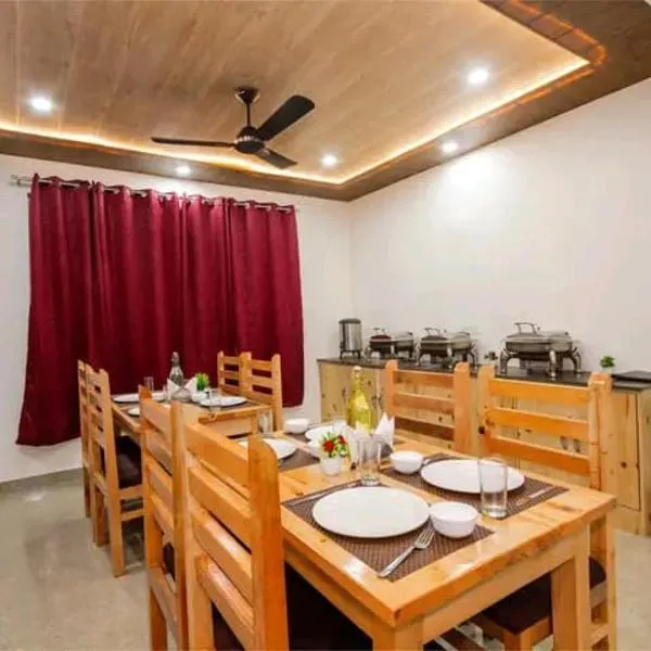 Pinnacle view, hotel sa Manāli