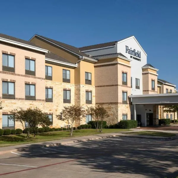 Fairfield Inn and Suites by Marriott Dallas Mansfield โรงแรมในแมนส์ฟิลด์