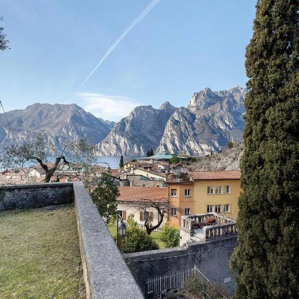 Villa G By Immobilux: Nago-Torbole'de bir otel