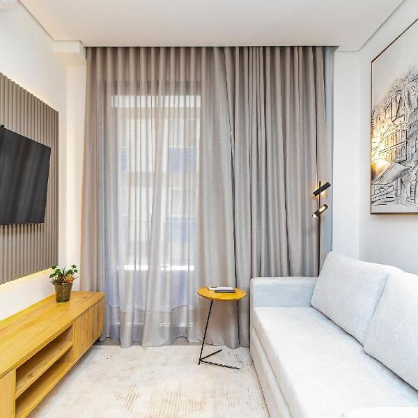 Apartamento refinado em prédio com piscina-TEM0403