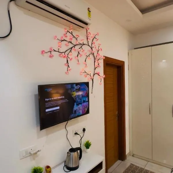 The dream studio, hotel em Noida