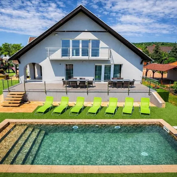 Aranyeső Apartmanházak No.1, hotel u gradu 'Balatonalmádi'