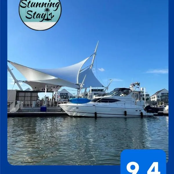 Stunning Stayz Luxury 2 King Suite at Friday Harbour Resort Marina Walk & Parking、Innisfilのホテル