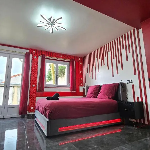 La Suite Rouge Proche Paris & Stade De France، فندق في درانسي