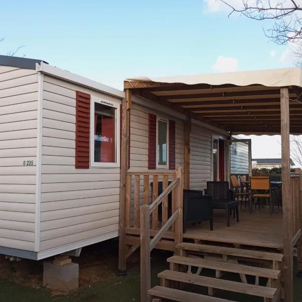 Viesnīca FMLODGE mobil Inès au sable du mdi pilsētā Seriņāna