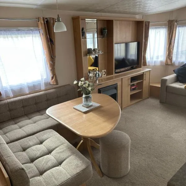 Phoenix caravan hire, Trecco bay، فندق في بورثكول
