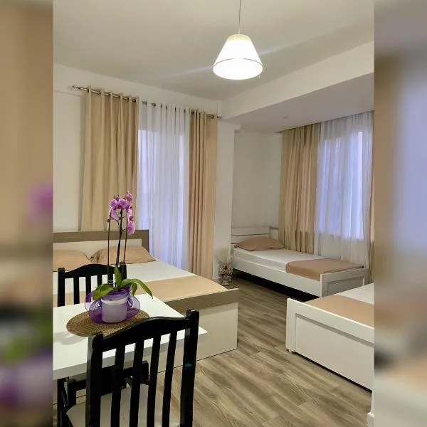 Marra’s Rooms, hotel in Durrës