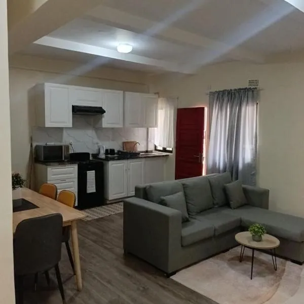 The Ultimate Modern Escape ,Gym, Pool & Balcony: Lusaka şehrinde bir otel