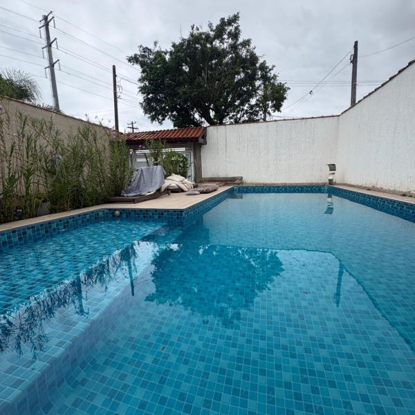 Casa Praia Grande 5min praia, 2 vagas, wi fi , 3 banheiros , piscina grande , freezer extra gelo , churrasqueira , até 9 pessoas