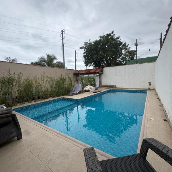 Casa Praia Grande 5min praia, 2 vagas, wi fi , 3 banheiros , piscina grande , freezer extra gelo , churrasqueira , até 9 pessoas - Foto 4