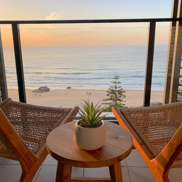 Coastal Luxe - Eats, Walks, Swims - Car Space, hotel a Newcastle