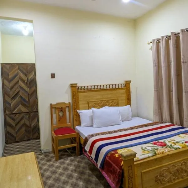 MANOKUR - E- BASA HOTEl、Minapinのホテル