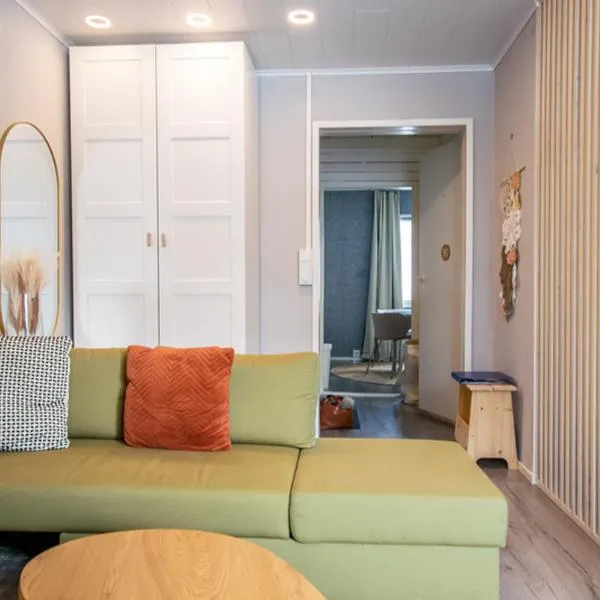 Coastal Wooden Apartment Rauma, hotel in Rauma