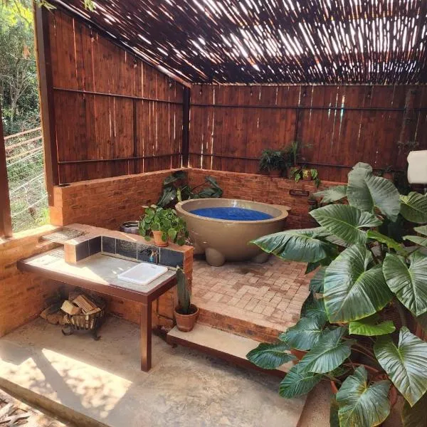 Bushbaby Cottage with Tickle Tub in Hartbeespoort – hotel w mieście Pretoria
