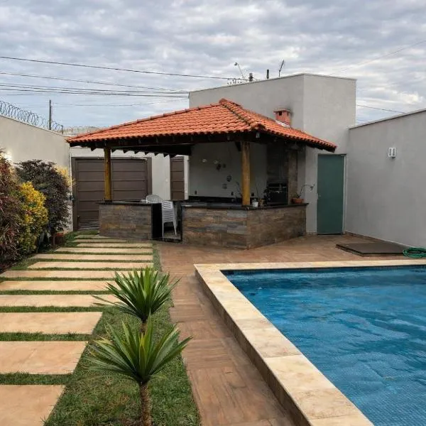 Pousada e Edícula, hotelli kohteessa Jabuticabal