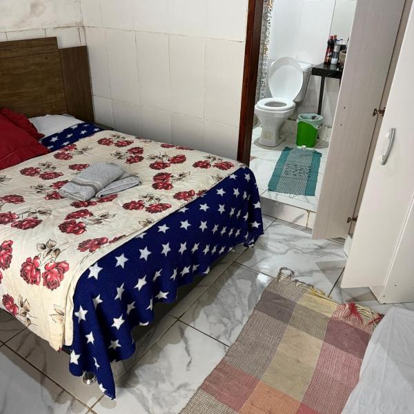 Quarto com banheiro privativo a 2km do centro