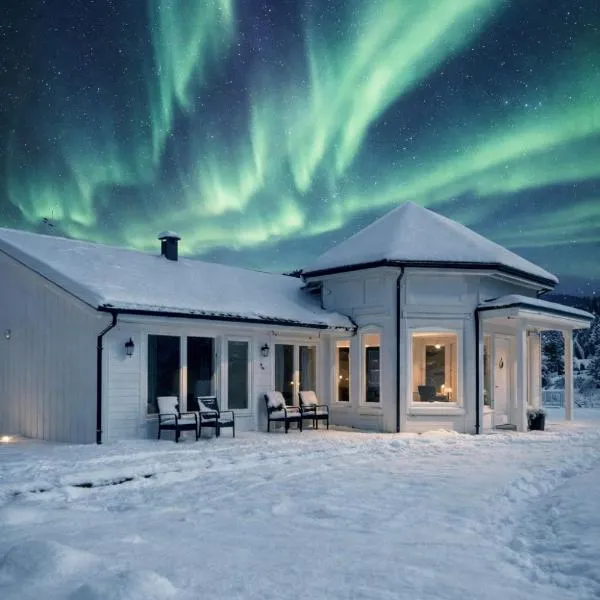 Senja Living, מלון בStonglandseidet