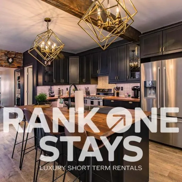 King Bed / Free Parking / BBQ / Fire pit / Arcade, hotell i Pittsburgh