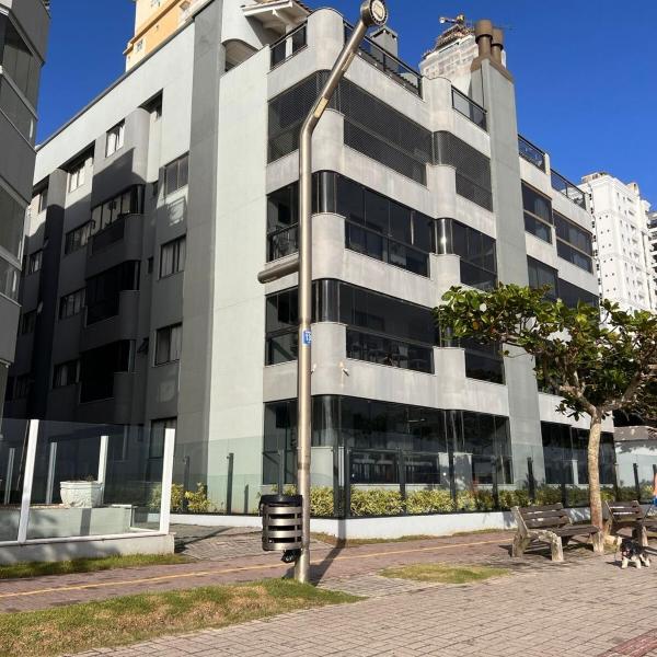 Apartamento Lateral - Predio frente mar