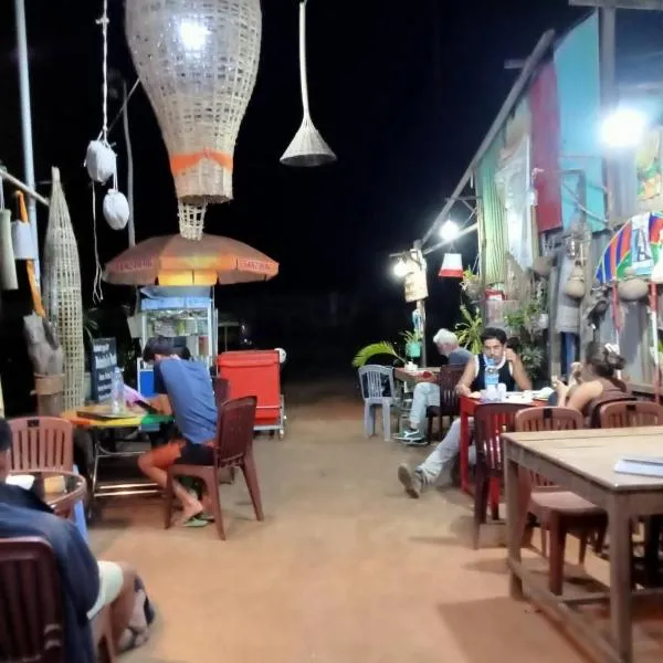 Traveler house& hiking tour, hotel di Banlung