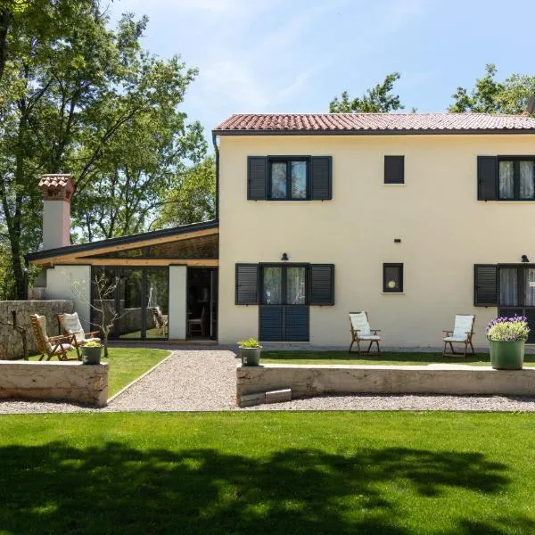 VILLA PORTUM - Serenity, Nature, Heated Pool, FAMILY ONLY, готель у місті VeliGolji