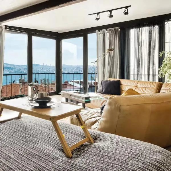 Panoramic Sea View Loft with Terrace BBQ, hotelli kohteessa Istanbul