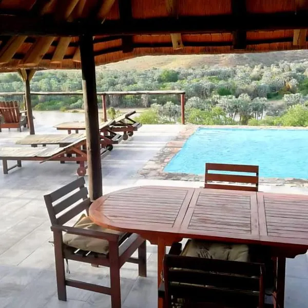 Kapika Waterfall Lodge, hotel em Epupa