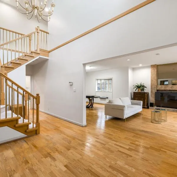 Cozy & Modern Room near Langara & Downtown, hotel en Vancouver