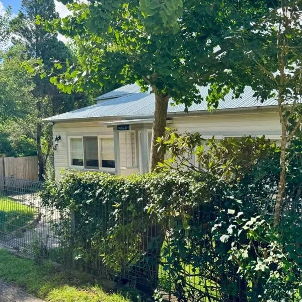 Large Family Cottage - Walk to Town, hotel em Katoomba