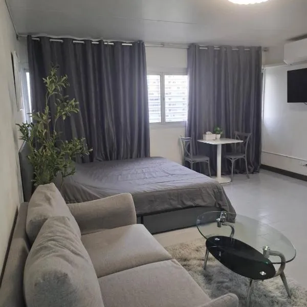 Popular Muang Thong Condo, Building T9, Floor 8, Room 20, hotel a Ban Bang Phang