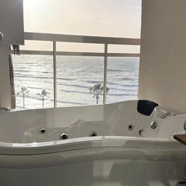 קו המים - Waterline סוויטות עם גקוזי הכי קרוב לים, ξενοδοχείο στη Νετάνια