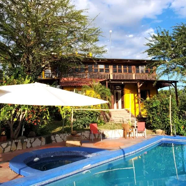 Yellow Submarine Hostal, Hotel in Poneloya