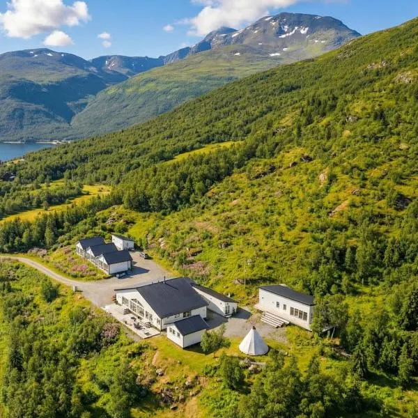 Arctic Panorama Lodge، فندق في Uløybukta