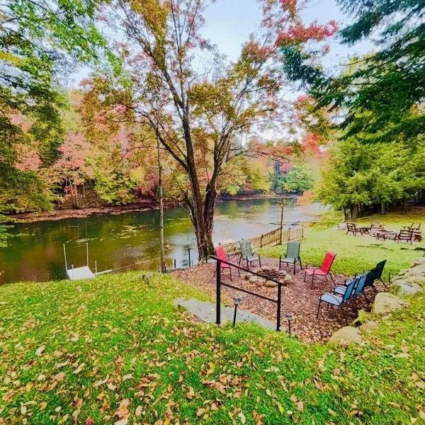 Moose Riverside Bungalow 3BR Home Old Forge NY, hotel em Old Forge