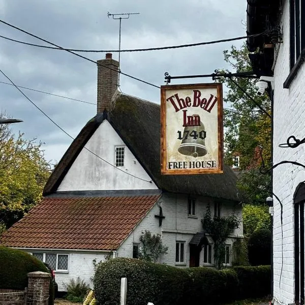 The Bell Inn، فندق في ديفايزيس