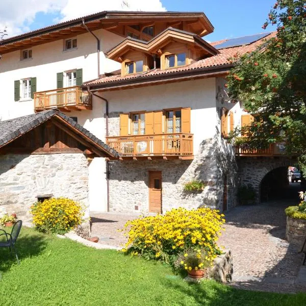 Residence Ca' Delle Margherite, hotel v mestu Pellizzano