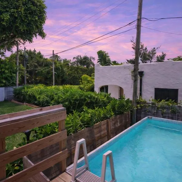 Elegant 3BR w Pool Near Downtown WPB, hotel din West Palm Beach