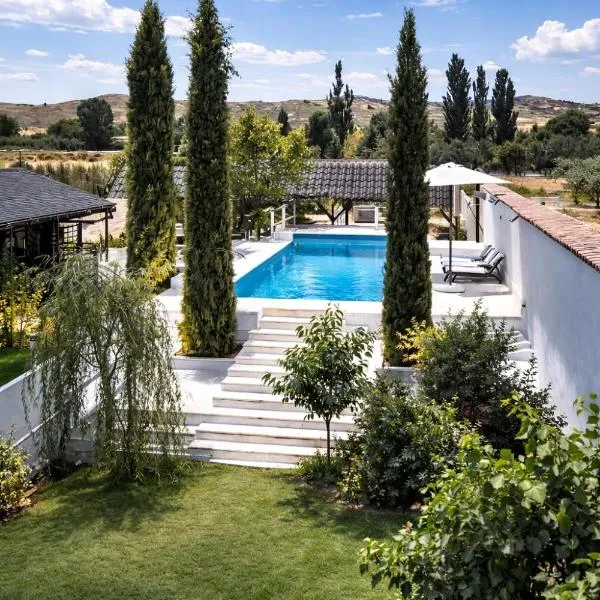 heart & ponie - Retiro Rural Privado con Piscinas, hotel sa Chinchón