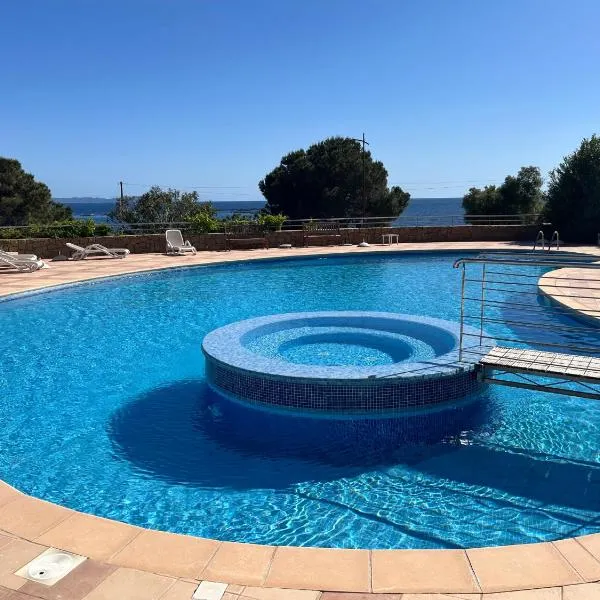 Appartement VAIANA avec piscine en bord de mer, hotel din Ajaccio