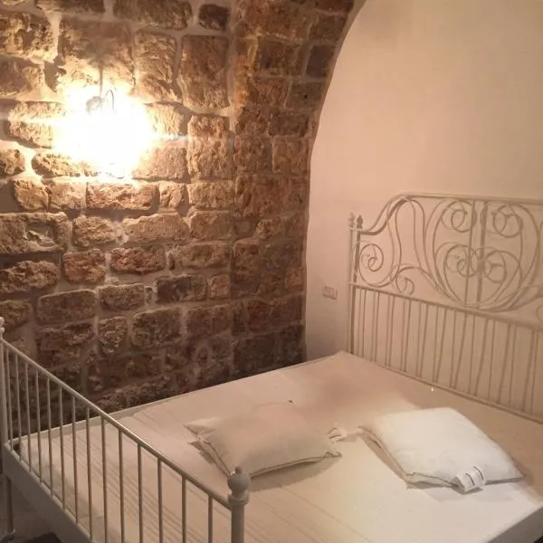 Acre Two Wells Zimmer, Hotel in Akkon