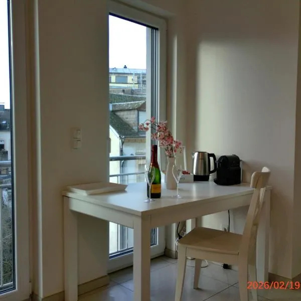 룩셈부르크에 위치한 호텔 Elegant Bedroom at Luxembourg Gare