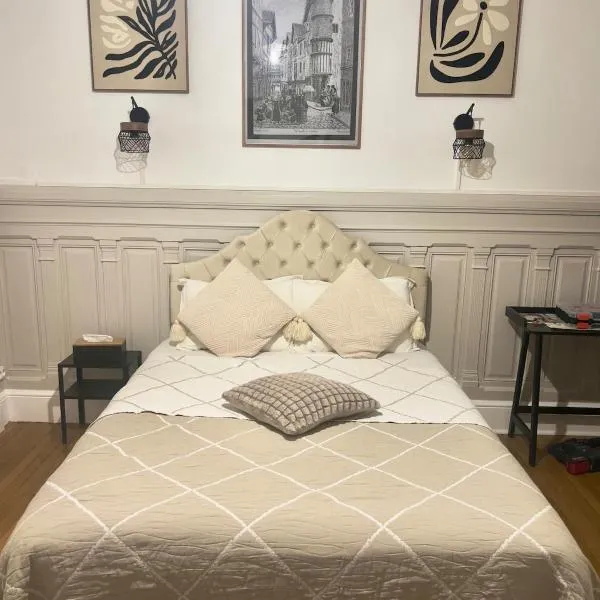Studio Villa Agathe، فندق في تروي